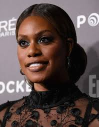 Laverne Cox: Een Amerikaanse actrice en activiste, bekend van haar rol in Orange Is the New Black. Ze was de eerste openlijk transgender persoon die genomineerd werd voor een Emmy Award en is een voorvechter van transgenderrechten .
