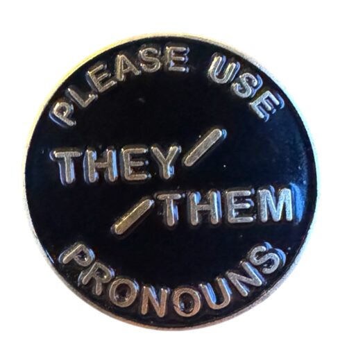 Pines y botones LHBTQIA+ TransUndeez, Pines y botones Pride, Pines accesorios LHBTQ, Pines insignia LGBTQ+, Pines con bandera Pride, Pines de pronombres (ella/they, etc.), Insignias de arcoíris, Pines y botones inclusivos, Accesorios inclusivos de género, Colección de pines queer, Pin “she/they”, Pin orgullo trans, Pin arcoíris bisexual, Insignia orgullo pansexual, Pin icono asexual, Pines ally / queer all year, Mini pines bandera LHBTQ, Pines de inclusividad para ropa, Pines Pride con mensaje