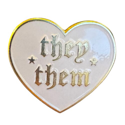 Pines y botones LHBTQIA+ TransUndeez, Pines y botones Pride, Pines accesorios LHBTQ, Pines insignia LGBTQ+, Pines con bandera Pride, Pines de pronombres (ella/they, etc.), Insignias de arcoíris, Pines y botones inclusivos, Accesorios inclusivos de género, Colección de pines queer, Pin “she/they”, Pin orgullo trans, Pin arcoíris bisexual, Insignia orgullo pansexual, Pin icono asexual, Pines ally / queer all year, Mini pines bandera LHBTQ, Pines de inclusividad para ropa, Pines Pride con mensaje