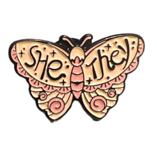 Pines y botones LHBTQIA+ TransUndeez, Pines y botones Pride, Pines accesorios LHBTQ, Pines insignia LGBTQ+, Pines con bandera Pride, Pines de pronombres (ella/they, etc.), Insignias de arcoíris, Pines y botones inclusivos, Accesorios inclusivos de género, Colección de pines queer, Pin “she/they”, Pin orgullo trans, Pin arcoíris bisexual, Insignia orgullo pansexual, Pin icono asexual, Pines ally / queer all year, Mini pines bandera LHBTQ, Pines de inclusividad para ropa, Pines Pride con mensaje